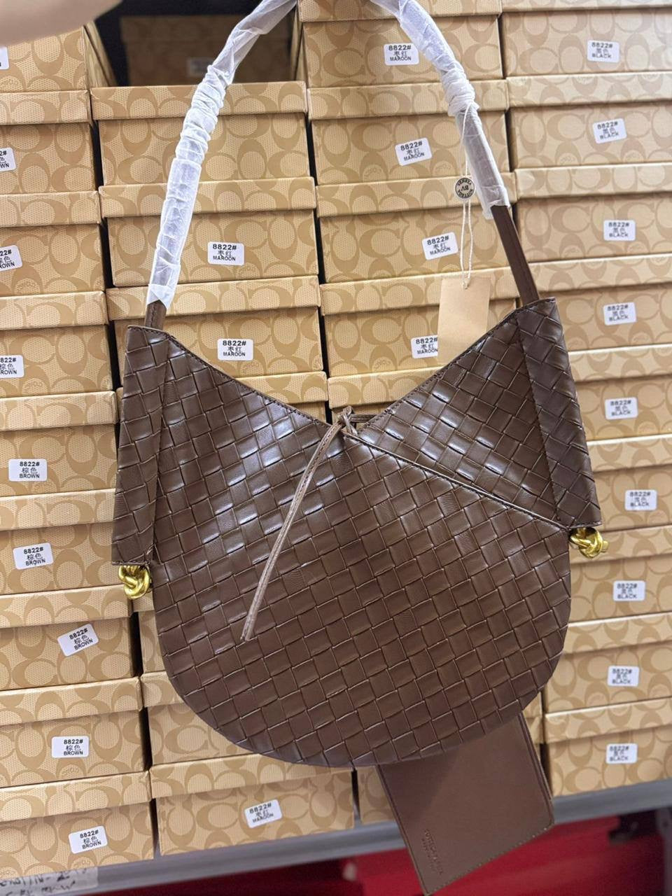 Offer YSL / MK / Hermes
Bottega
Size : 36 ~ 23  cm
70 dhs🇦🇪
with box🎁
Zain115
♥️♥️♥️♥️