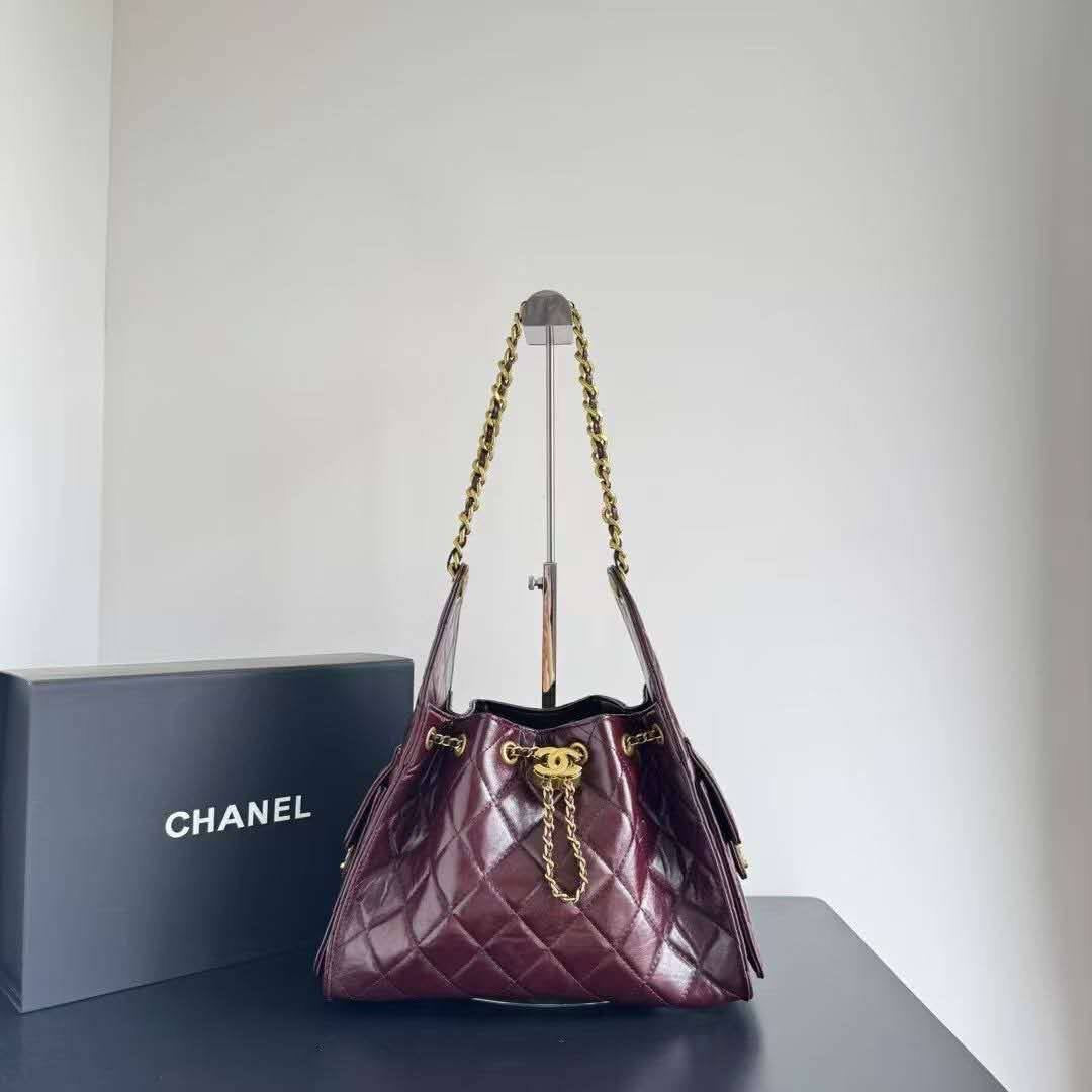 New arrived 
Chanel 
130 dhs🇦🇪
Size 28cm
Zain161
♥️♥️♥️