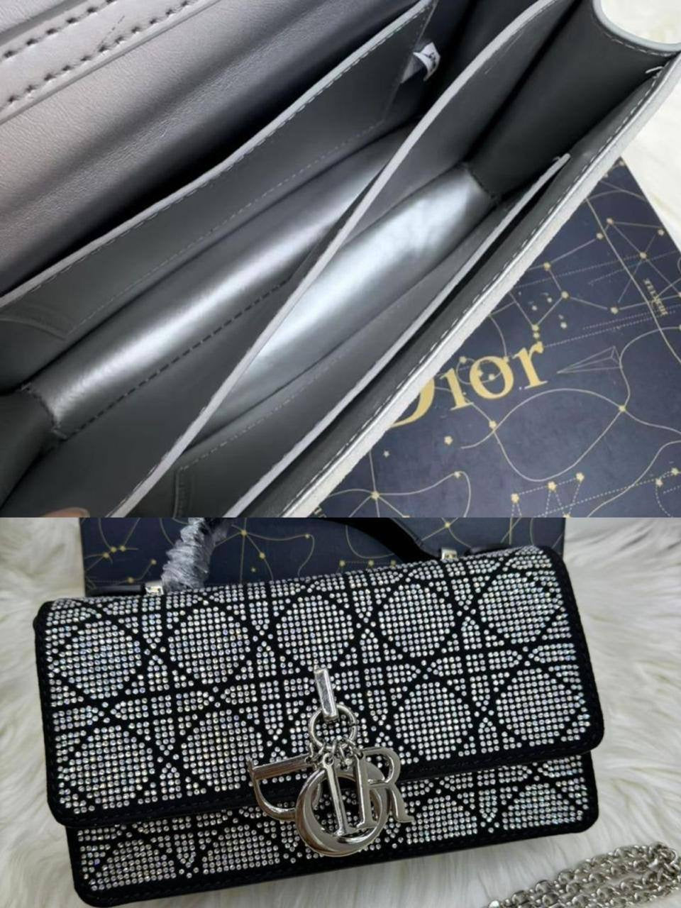 Discount 💎  Dior top handle
Size: 25 ~ 21 cm
95 dhs🇦🇪
with Box🎁
Zain115
♥️♥️♥️