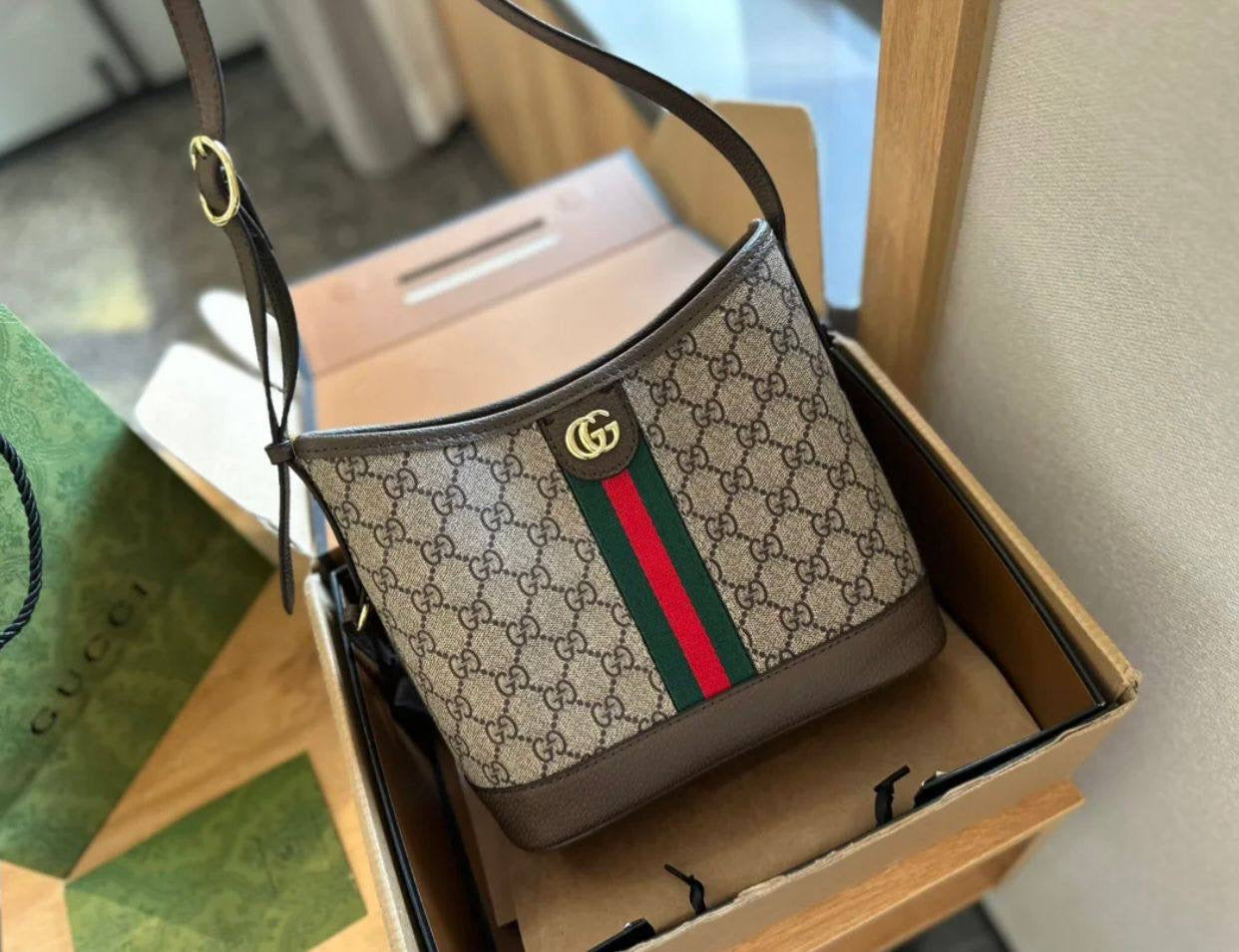 GUCCI
 COPY ONE NEW CAME
BIG SIZE (WITHOUT BOX)      
140 dhs🇦🇪
SMALL SIZE WITH BOX🎁
130 dhs🇦🇪
Zain39
♥️♥️♥️