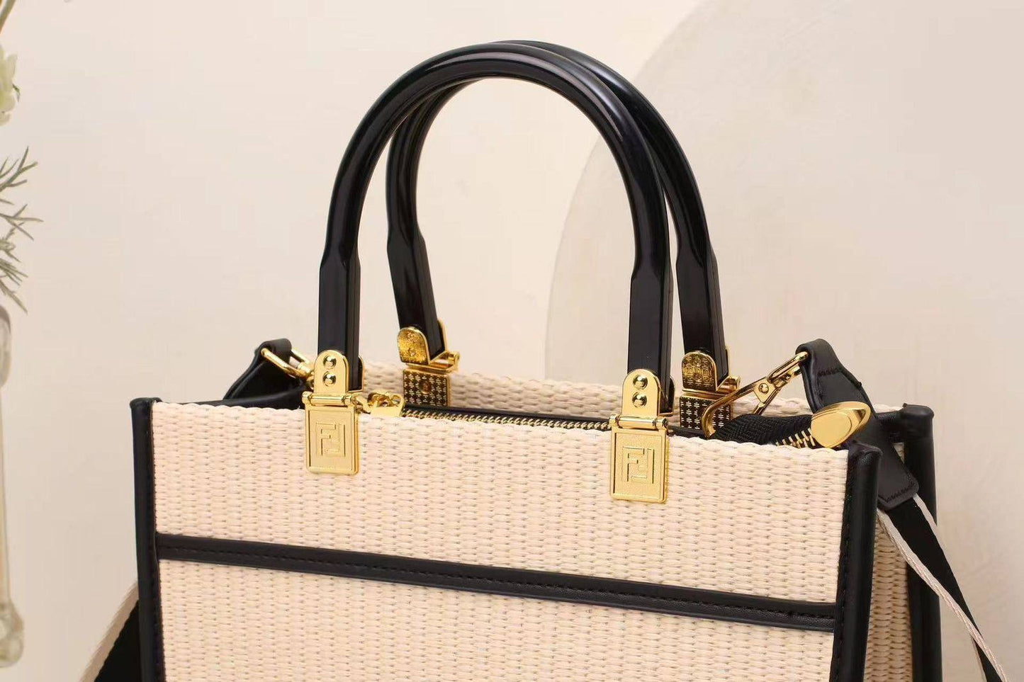 FENDI sᴜɴsʜɪɴᴇ
ᴍɪɴɪ ᴛᴏᴛᴇ ʙᴀɢ
ʀᴀᴛᴛᴀɴ ᴛᴡᴇᴇᴅs ᴍᴀᴛᴇʀɪᴀʟ
ᴡɪᴛʜ ʟᴏɴɢ ʙᴇʟᴛ sᴛʀᴀᴘ
sɪᴢᴇ : 26 cm
95 dhs🇦🇪
Zain31
♥️♥️♥️