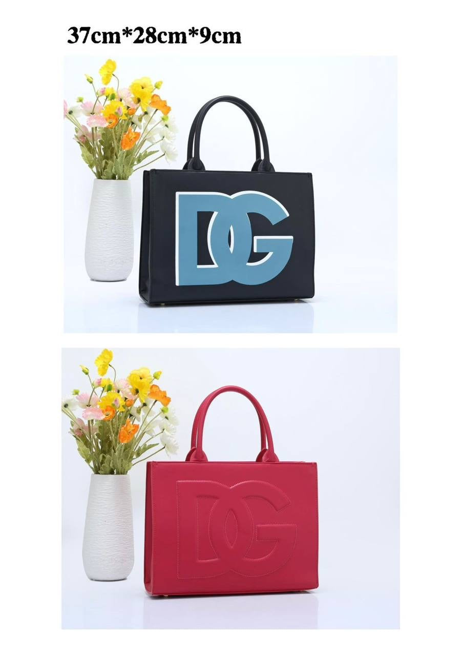 D&G
offer price
75 dhs🇦🇪
Zain39
♥️♥️♥️