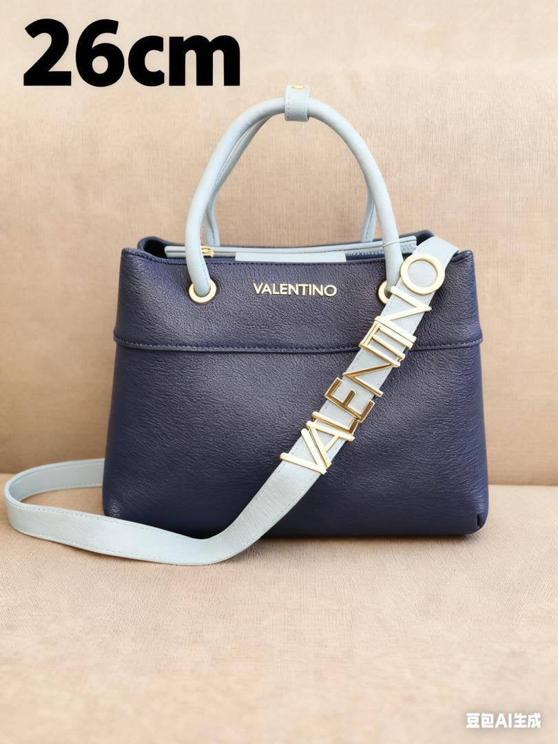 Valentino
115 dhs🪙💕
High quality
26CM
Zain26
♥️♥️♥️