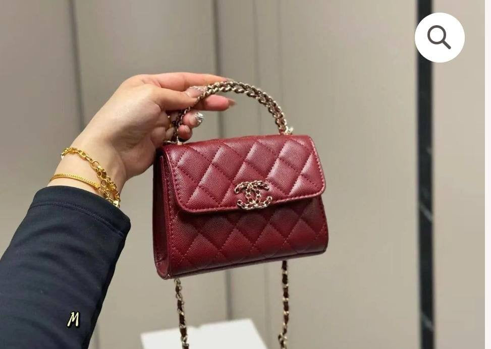 Chanel
105 dhs🇦🇪
Comes with Chanel exclusive box and card🎁
Especially good quality
Zain07
♥️♥️♥️