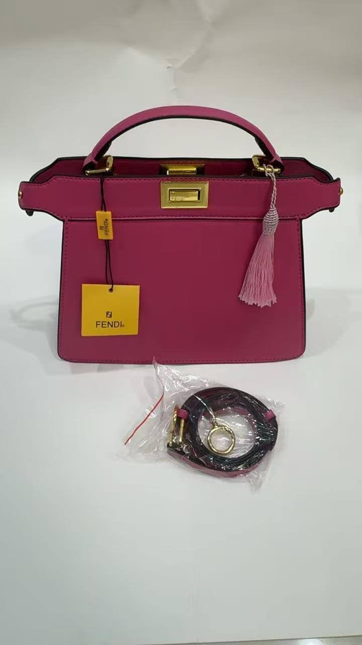 Fendi
120 dhs🇦🇪
size 26cm
Zain161
♥️♥️♥️