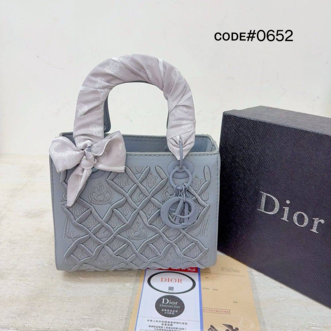 Dior
ᴇᴍʙʀᴏɪᴅᴇᴅ ᴅᴇsɪɢɴ
sɪʟᴠᴇʀ ʜᴀʀᴅᴡᴀʀᴇ
ᴡɪᴛʜ ʟᴏɴɢ ʙᴇʟᴛ sᴛʀᴀᴘ
sɪᴢᴇ :20 cm
ᴡɪᴛʜ BOX
🎁🎁🎁
75 dhs🇦🇪
Zain31
♥️♥️♥️