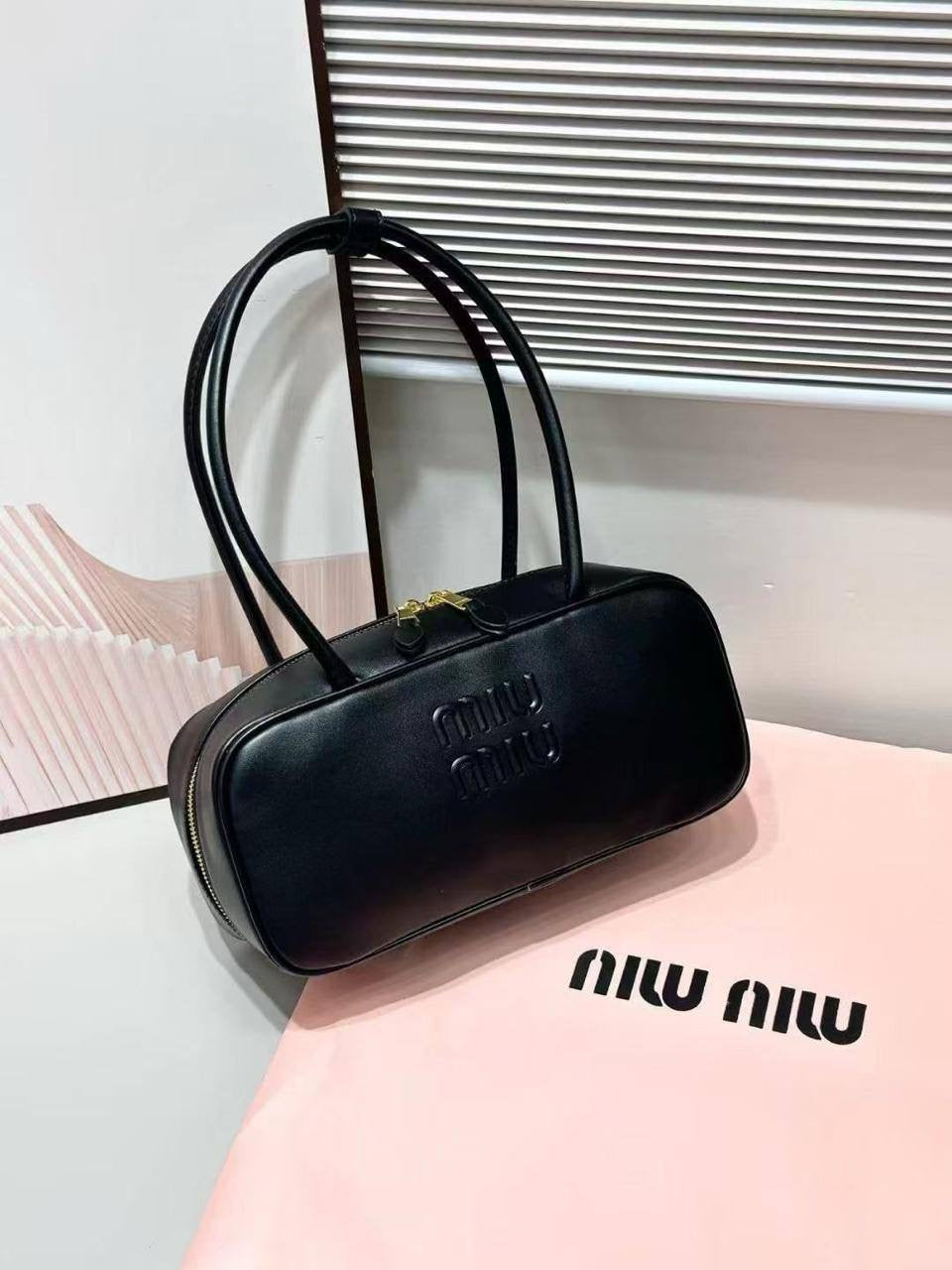 Miu Miu
Size : 30 * 14 * 9.5 cm
80 dhs🇦🇪
Zain115
♥️♥️♥️