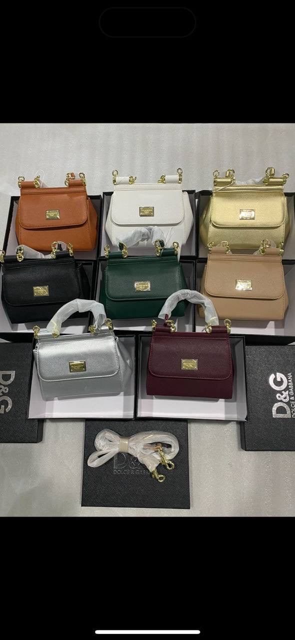 D&G
95 dhs🪙💕
with box
🎁🎁🎁
Zain90
♥️♥️♥️