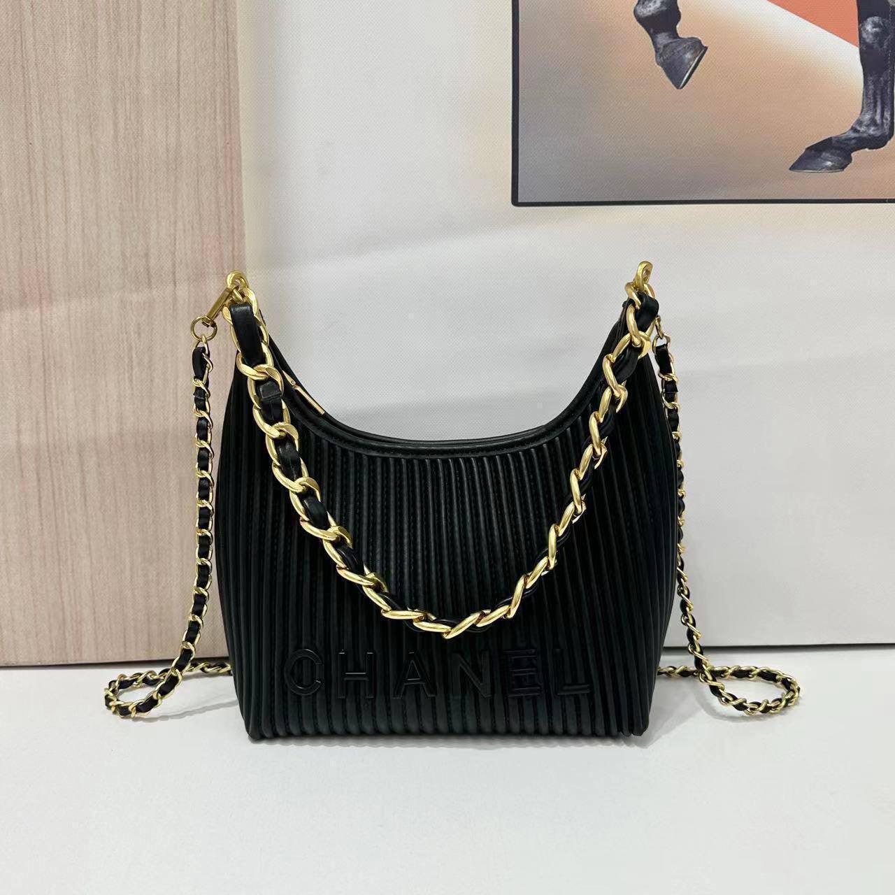 Chanel
With Box
🎁🎁🎁
105 dhs🇦🇪
Zain143
♥️♥️♥️