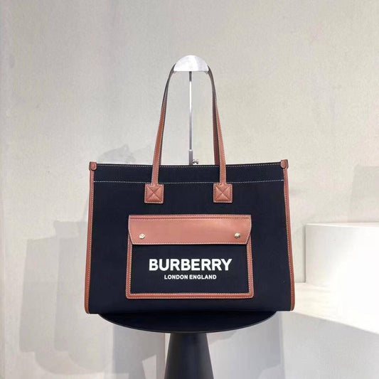 Burberry
Best quality 
105 dhs🇦🇪
size 41 cm
Zain158
♥️♥️♥️