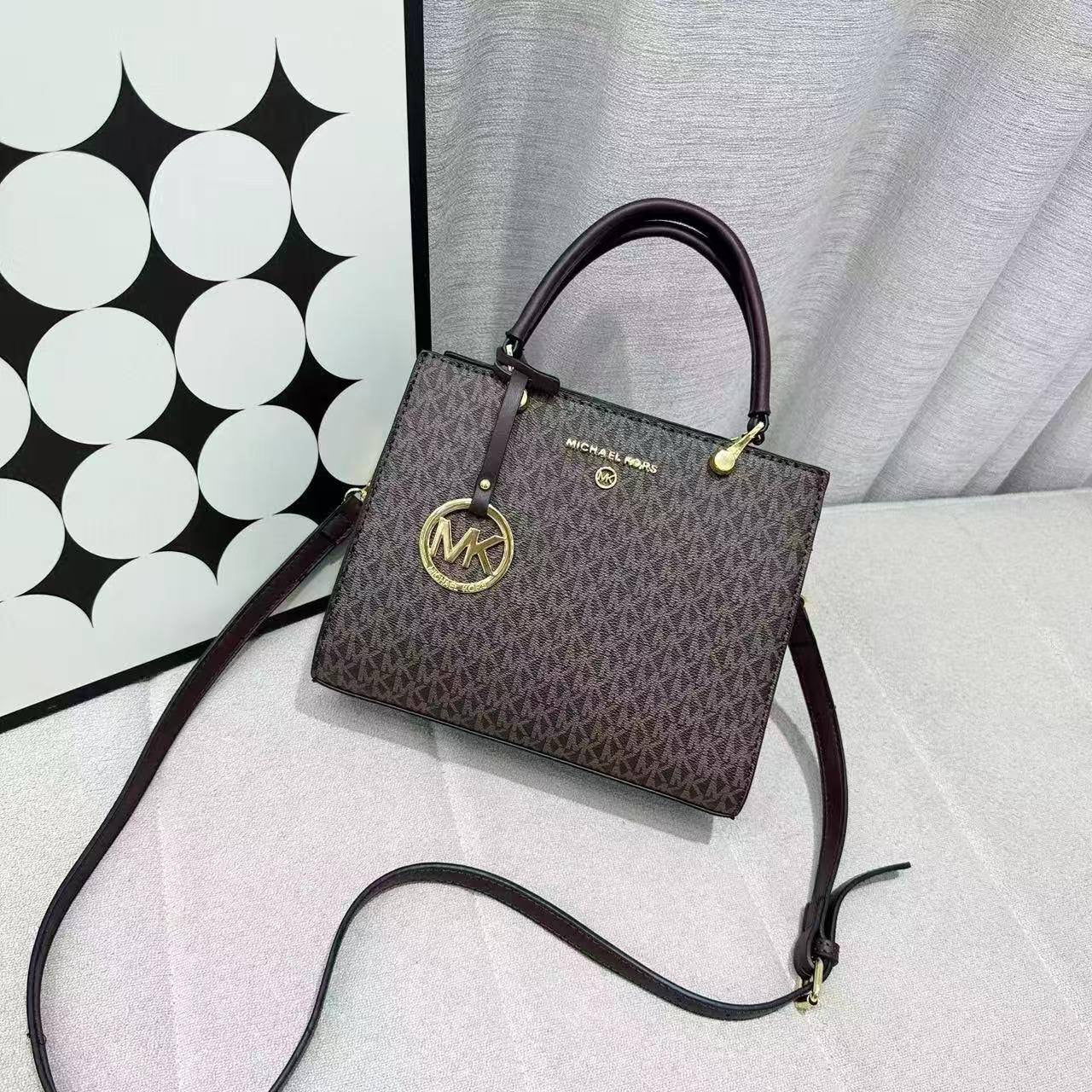 MK
90 dhs🇦🇪
Good quality 
Zain35
♥️♥️♥️