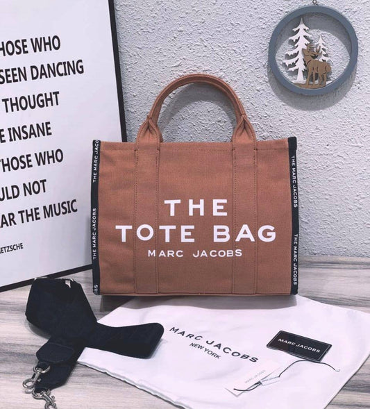 MARC JACOBS 
TOTE BAG GOOD QUALITY 
100 dhs🇦🇪
SIZE:32cm
Zain39
♥️♥️♥️