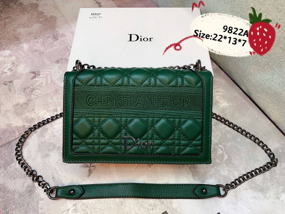 Chanel
with box
105 dhs🪙
Zain46
❤️❤️❤️