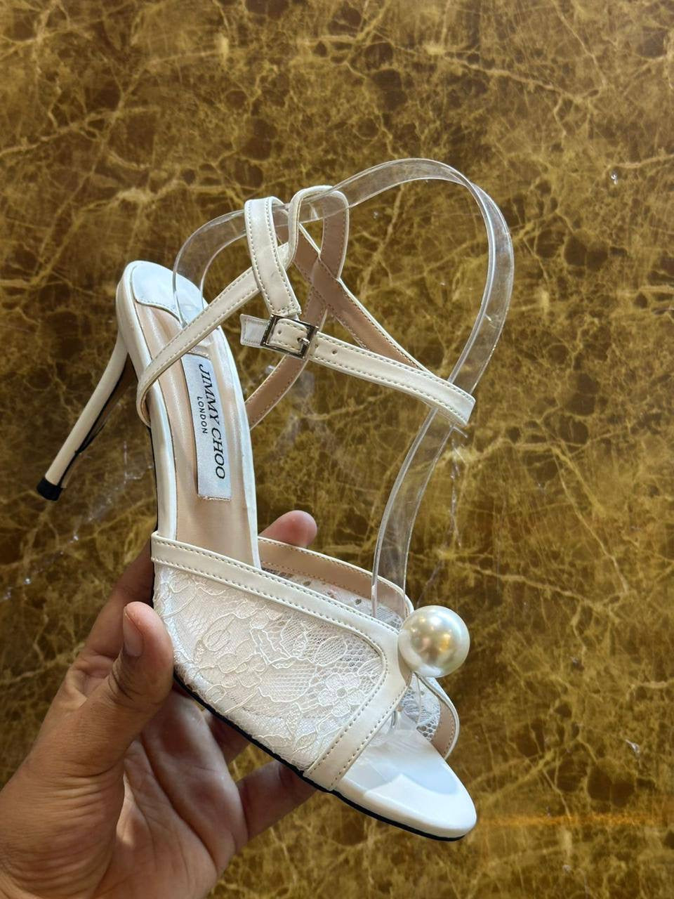 JIMMY  CHOO
size 36 to 41
120 dhs🇦🇪
Zain146
♥️♥️♥️