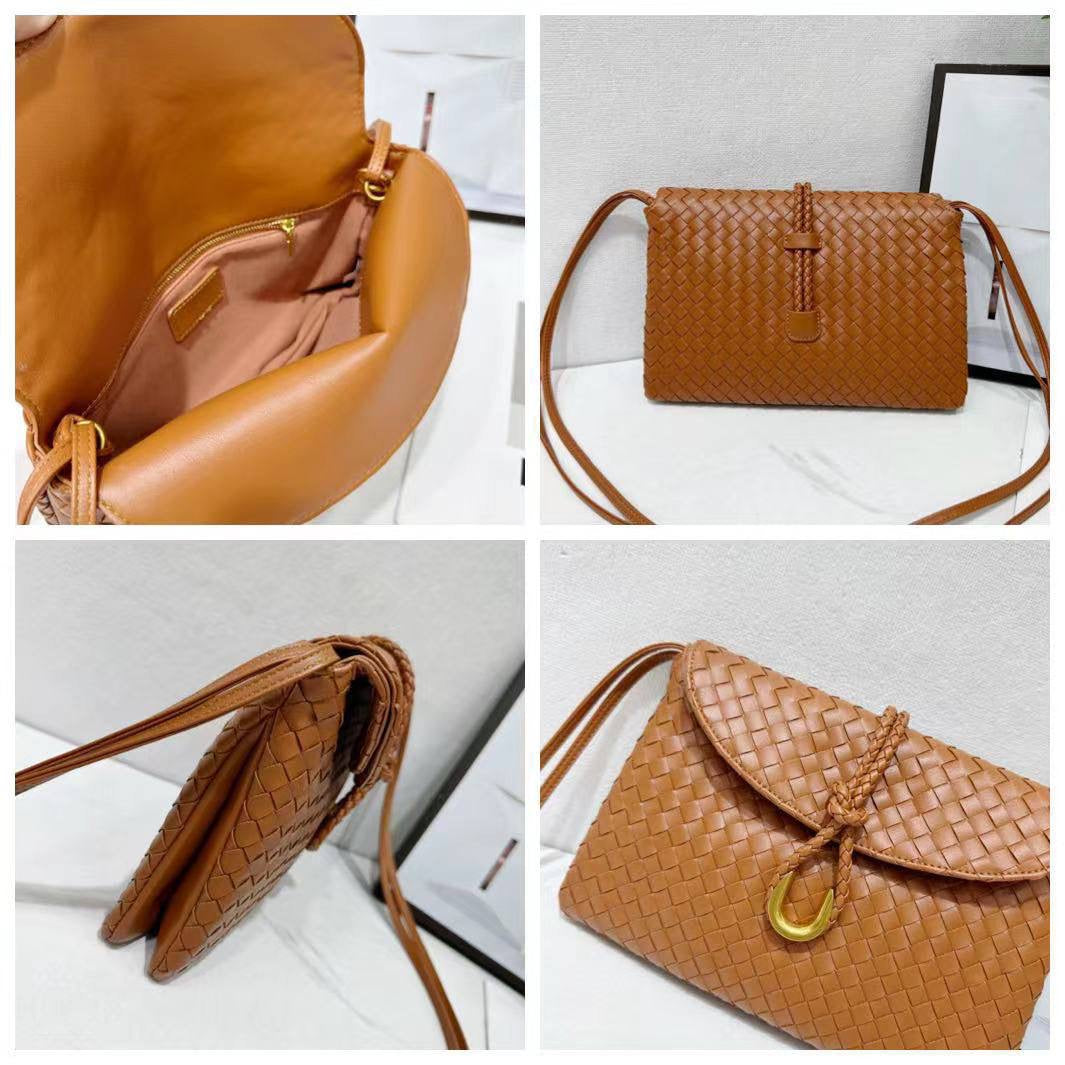 Bottega
WITH BOX 
🎁🎁🎁
95 dhs🇦🇪
Zain154
♥️♥️♥️