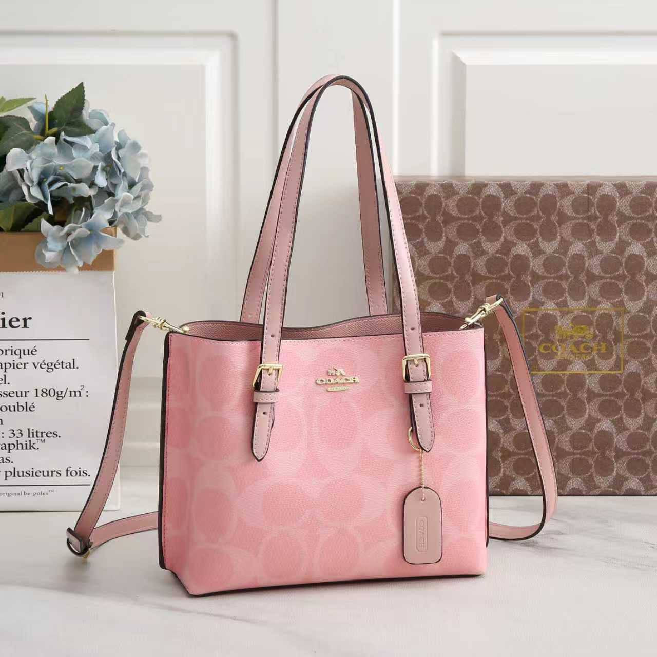 Coach
With box
🎁🎁🎁
size:25×19×12
100 dhs🪙
Zain114
♥️♥️♥️