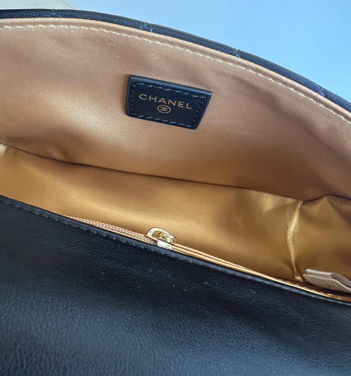 Chanel
Good Quality bag 
with box 
🎁🎁🎁
120 dhs🇦🇪
Zain117
♥️♥️♥️