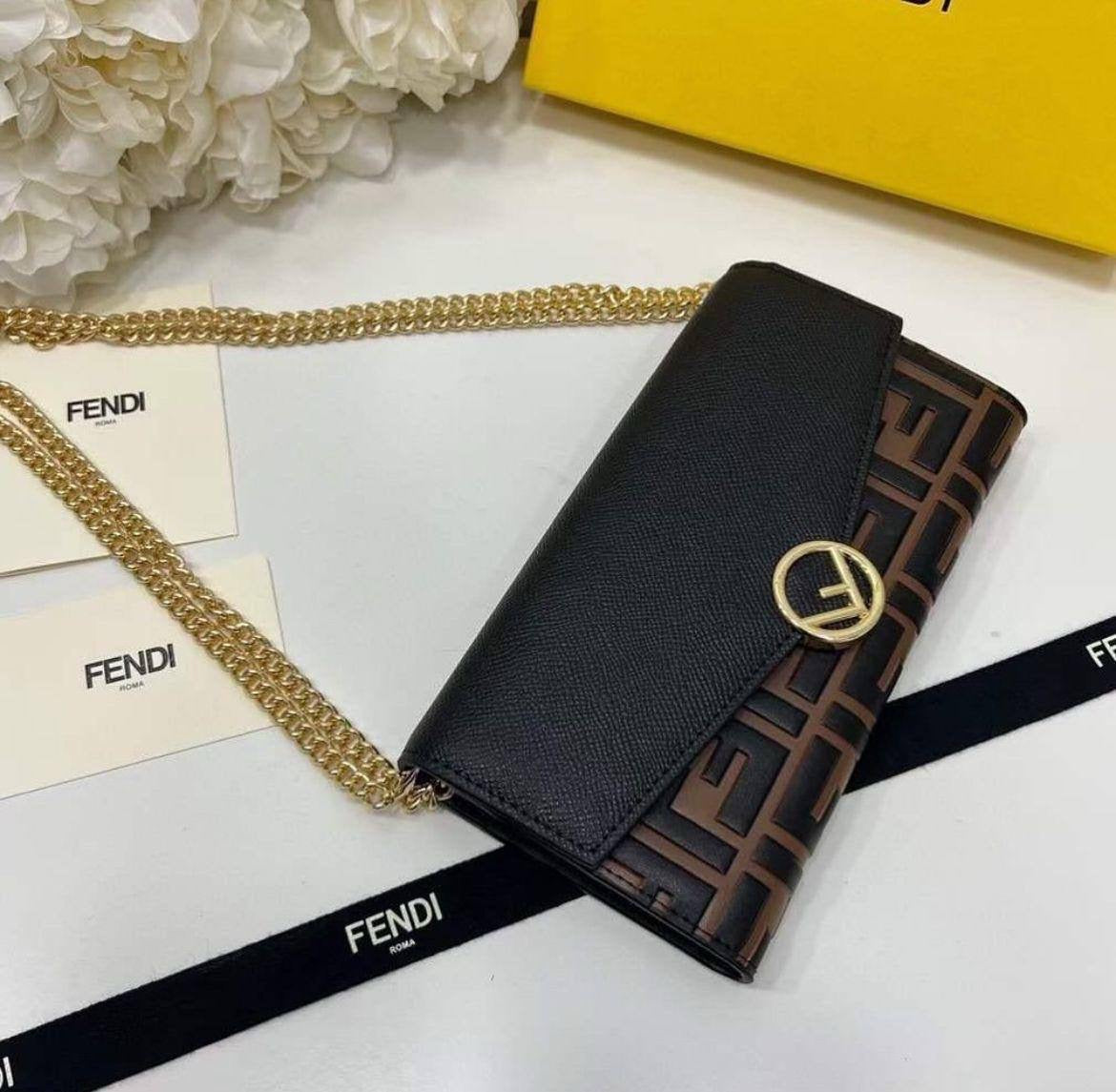 Fendi
SMALL FENDI 
85 dhs🇦🇪
with box
🎁🎁🎁
Zain90
♥️♥️♥️