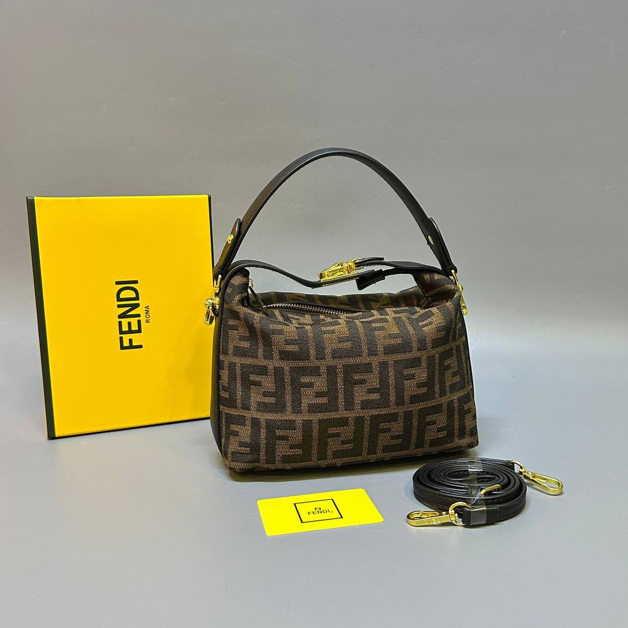 FENDI
 NEW CAME GOOD QUALITY 
WITH BOX 
🎁🎁🎁
90 dhs🇦🇪
Zain39
♥️♥️♥️