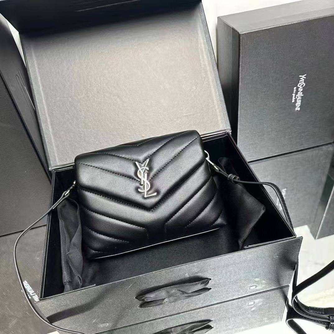 YSL Master
20cm 
250 dhs🇦🇪
Zain141
♥️♥️♥️