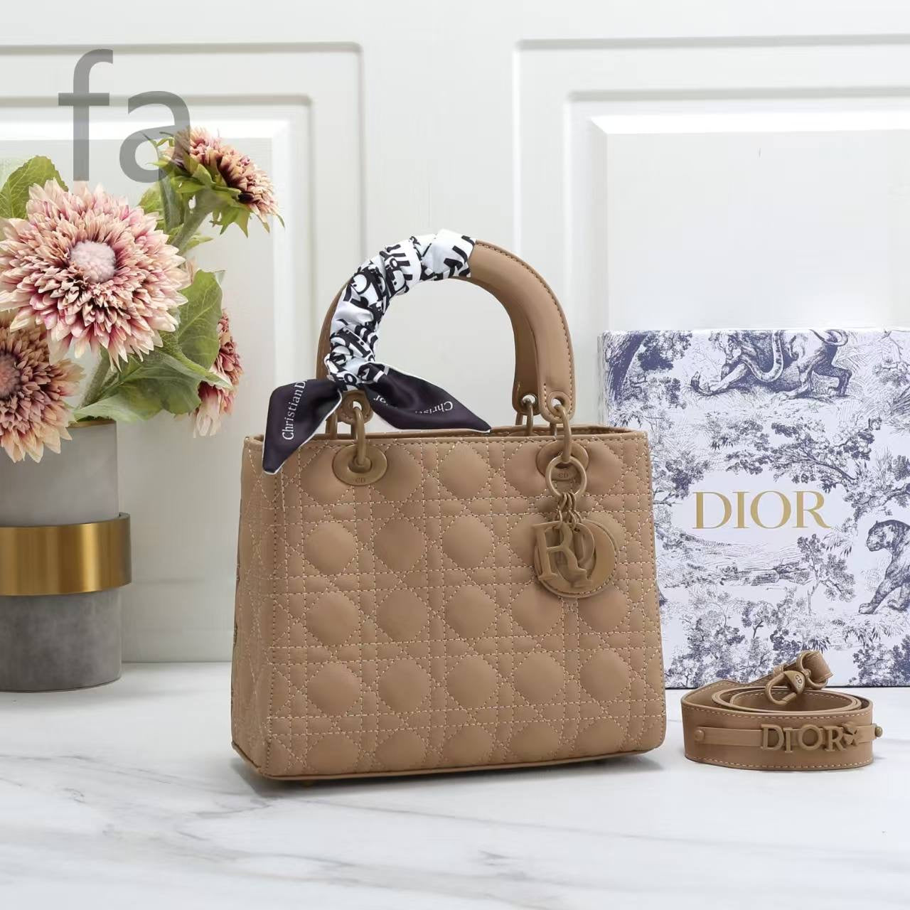 Dior
ᴍᴀᴛᴛᴇ ʟᴇᴀᴛʜᴇʀ ᴍᴀᴛᴇʀɪᴀʟ
ᴡɪᴛʜ ᴛᴡɪʟʟʏ ɪɴᴄʟᴜᴅᴇ
ᴡɪᴛʜ BOX
🎁🎁🎁
 *SIZE 24 cm 
105 dhs🇦🇪
 *SIZE 20 cm 
95 dhs🇦🇪
Zain31
♥️♥️♥️