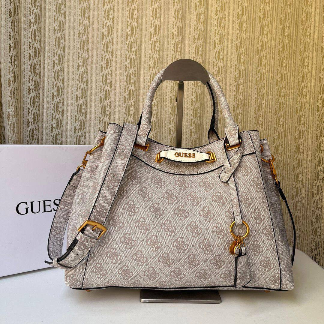 Guess 
Size: 34 * 24 * 12 cm
105 dhs🇦🇪
Zain115
♥️♥️♥️