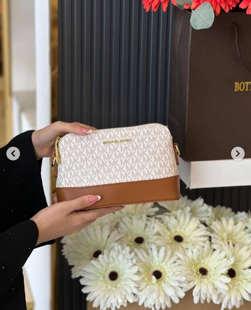 MK
80 dhs🇦🇪
with box
🎁🎁🎁
size 20cm
Zain26
♥️♥️♥️