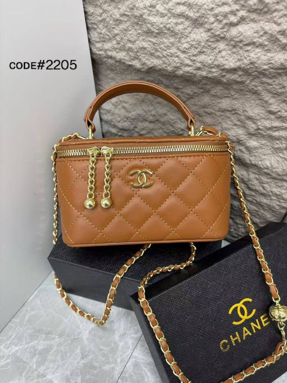 Chanel VANITY
ᴛᴏᴘ ʜᴀɴᴅʟᴇ ʙᴀɢ
ᴍᴀᴛᴛᴇ ʟᴇᴀᴛʜᴇʀ ᴍᴀᴛᴇʀɪᴀʟ
ɢᴏʟᴅ ʜᴀʀᴅᴡᴀʀᴇ ʟᴏɴɢ ᴄʜᴀɪɴ
sɪᴢᴇ : 18.5 cm
ᴡɪᴛʜ BOX
🎁🎁🎁
70 dhs🇦🇪
Zain31
♥️♥️♥️