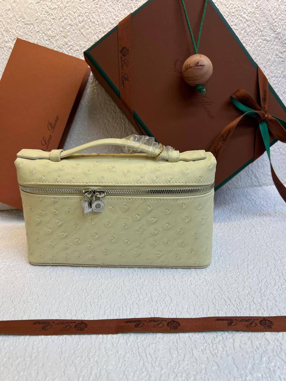 LORO PIANA✨💕✨
SuperMaster Quality 🔥💯✅
Available :💕💕💕
For Price 👇 WTSP Text Zain 0568585901
Zain252
♥️♥️♥️