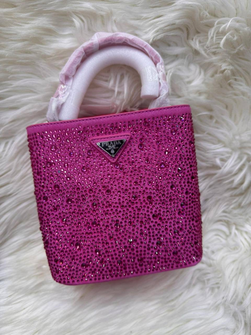 🎉 Discount 💐 D&G / Prada / Ysl / Gucci
Size: 25 ~ 19  cm
80 dhs🇦🇪
with box🎁
Zain115
♥️♥️♥️