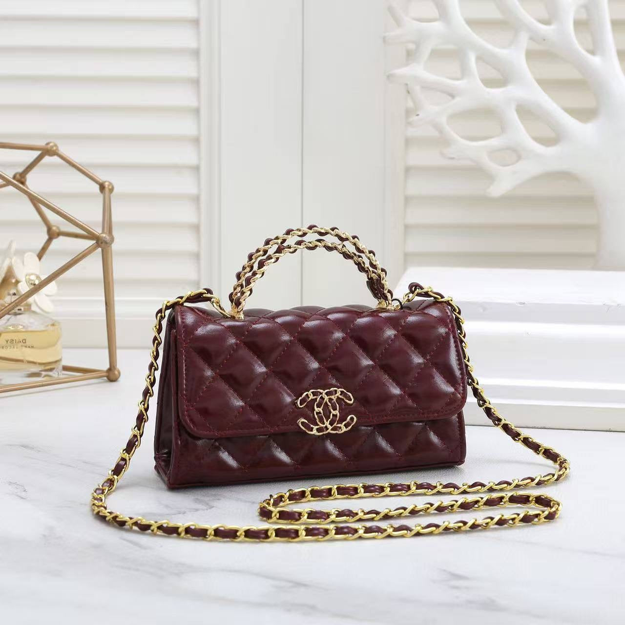 Chanel
95 dhs🇦🇪 
with box
🎁🎁🎁
Zain38
♥️♥️♥️