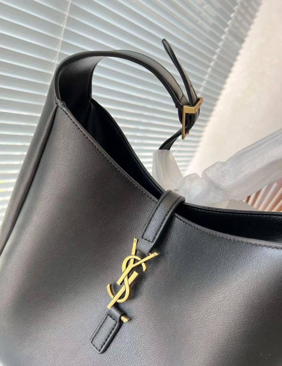 YSL 
NEW CAME GOOD QUALITY 
85 dhs🇦🇪
Zain39
♥️♥️♥️