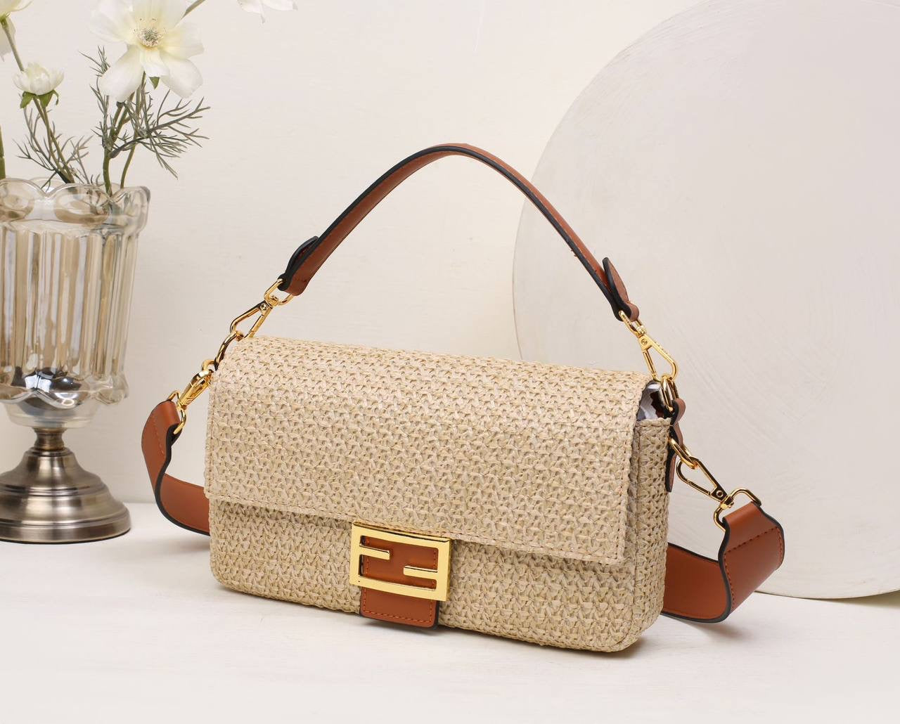 FENDI 
NEW CAME GOOD QUALITY 
WITH BOX 
🎁🎁🎁
85 dhs🇦🇪
Zain39
♥️♥️♥️