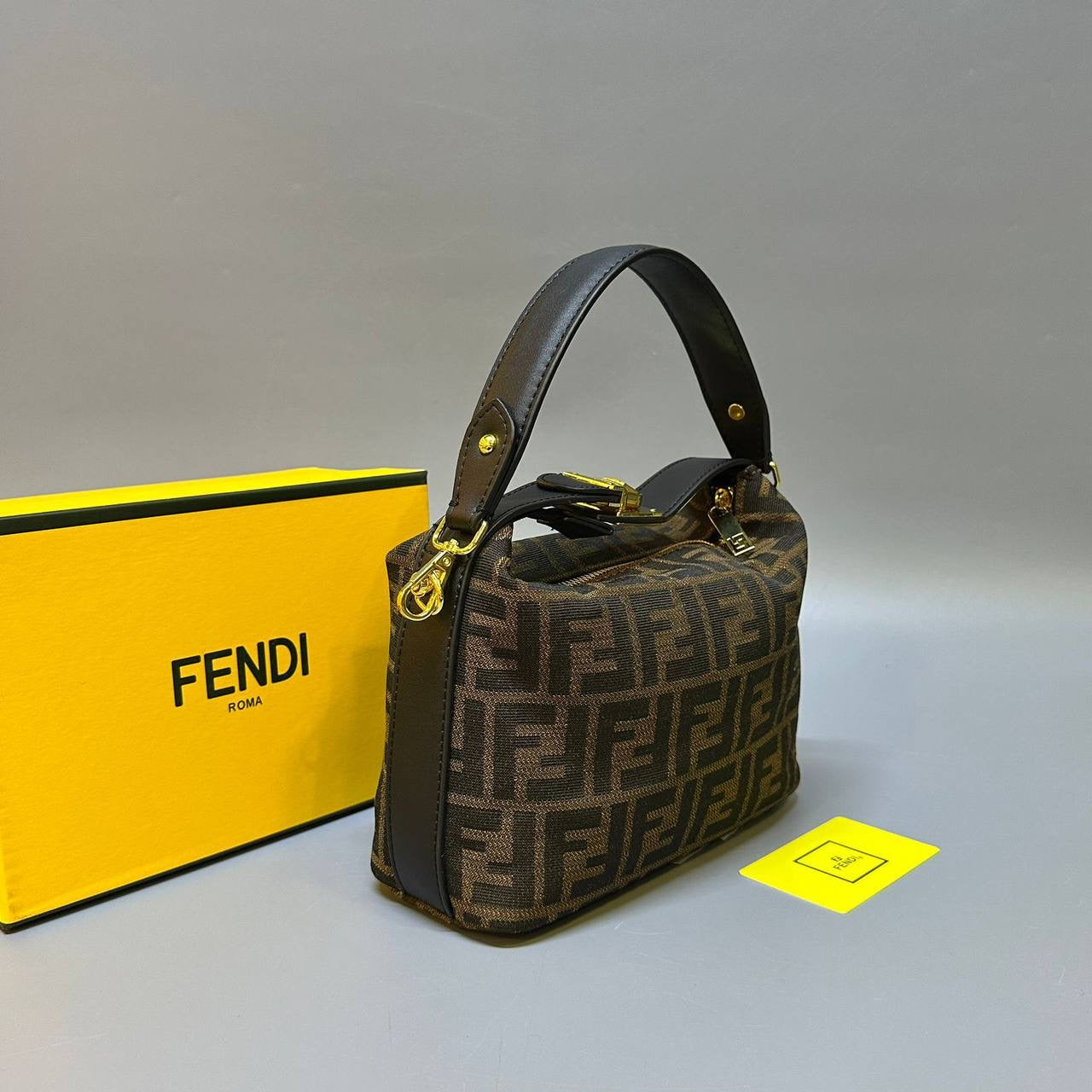 FENDI
 NEW CAME GOOD QUALITY 
WITH BOX 
🎁🎁🎁
90 dhs🇦🇪
Zain39
♥️♥️♥️