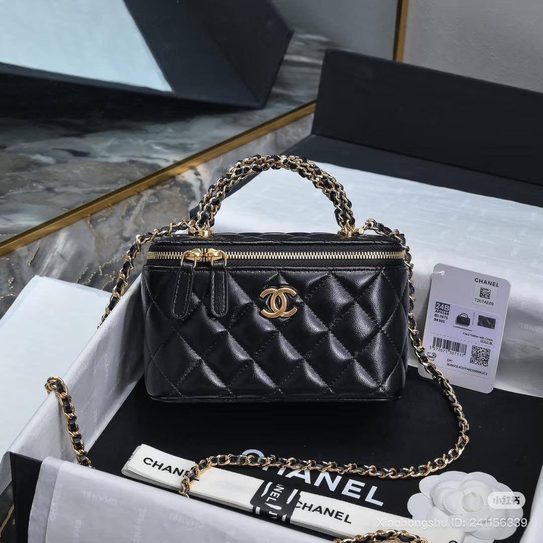 .
CHANEL
SUPER MASTER QUALITY 🔥🔥
WITH FULL PACKAGING 🎁
For Price 👇 WTSP Text Zain 0568585901
Zain255
♥️♥️♥️
