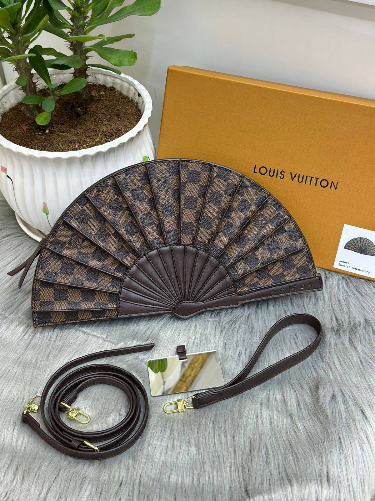 LV
SIZE  ……… 36  CM 
130 dhs🇦🇪
with BOX
🎁🎁🎁
Zain244
♥️♥️♥️