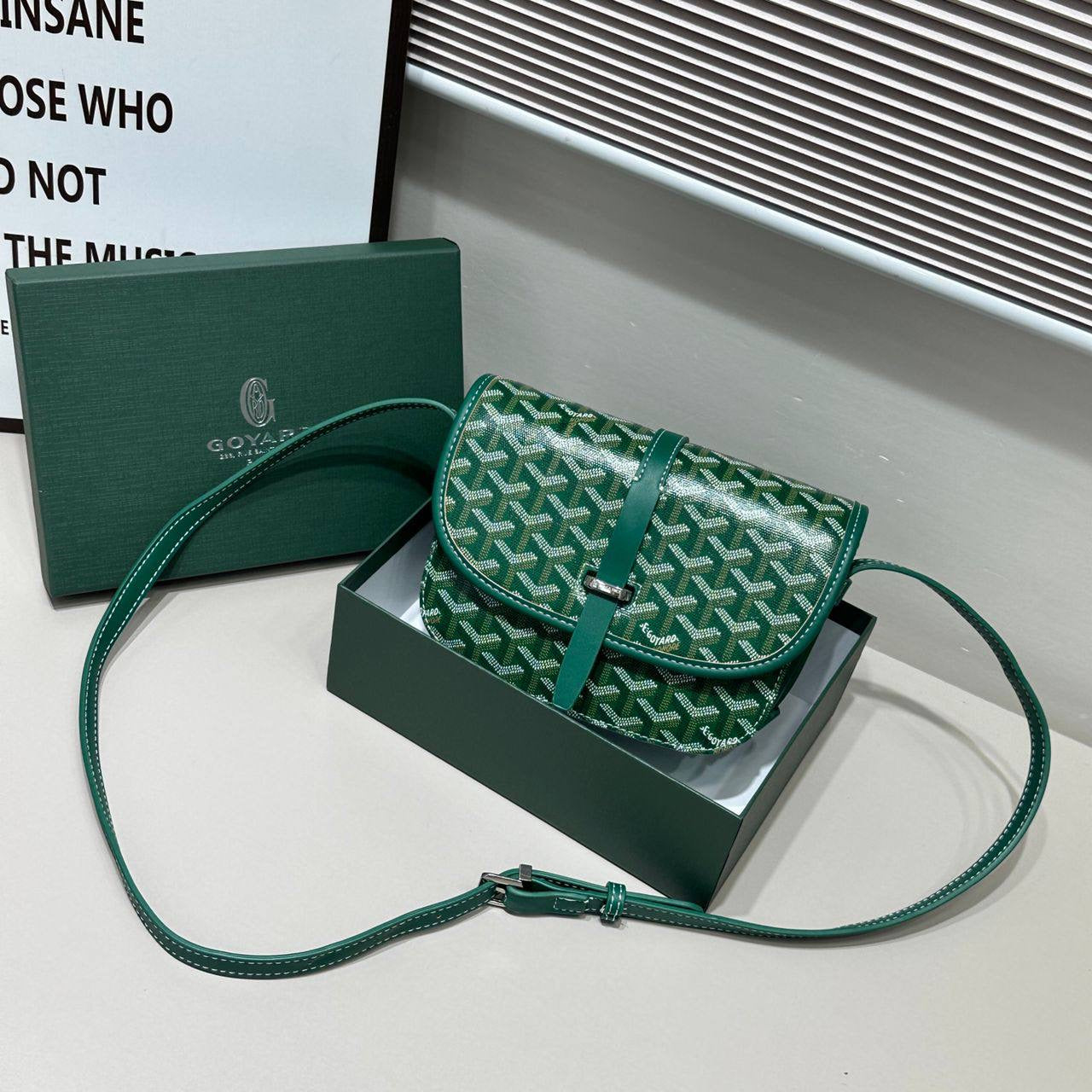 Goyard
95 dhs🇦🇪
with box
🎁🎁🎁
size 22×7×16cm
Zain41
♥️♥️♥️