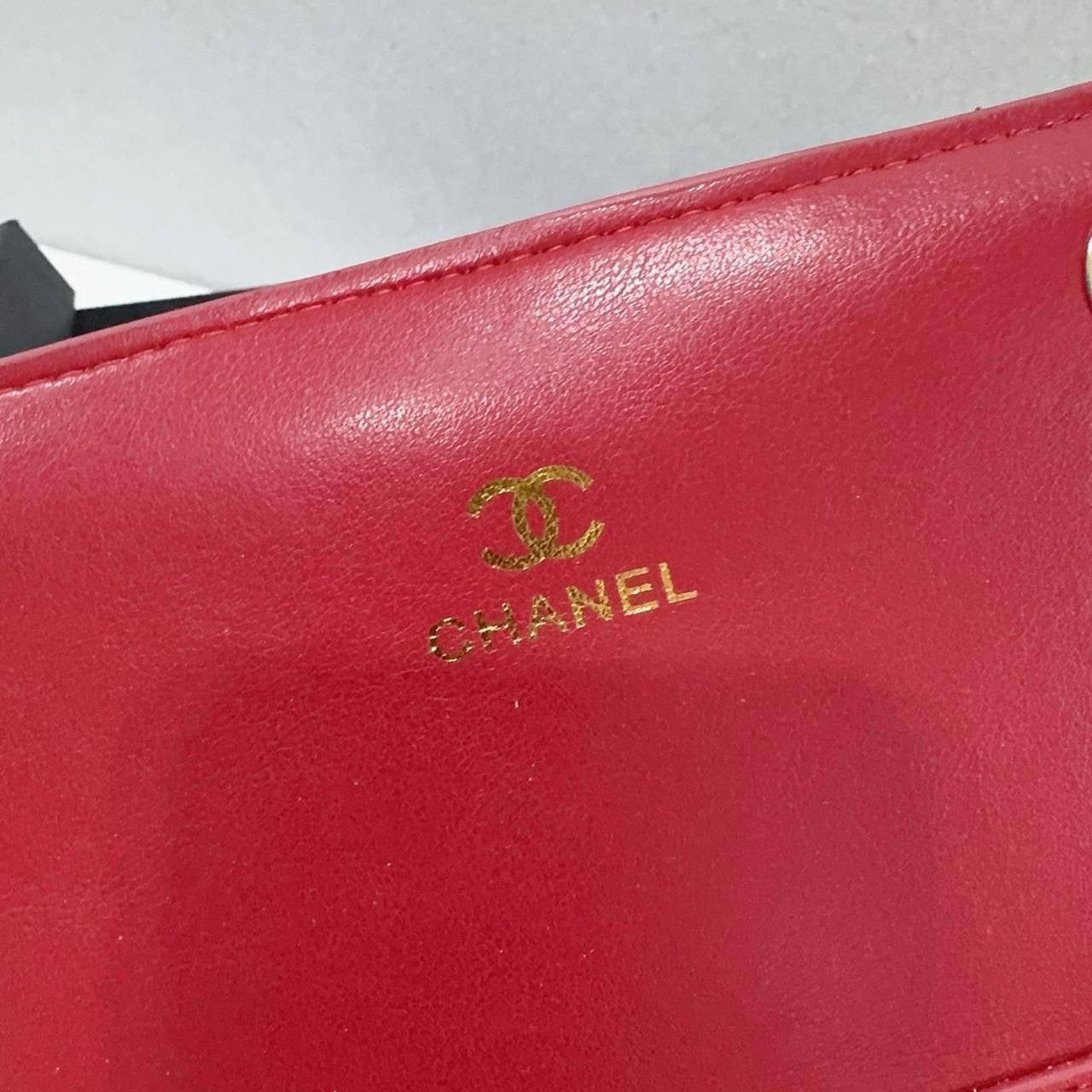 Chanel
21*14*7cm
60 dhs🇦🇪
Zain17
♥️♥️♥️