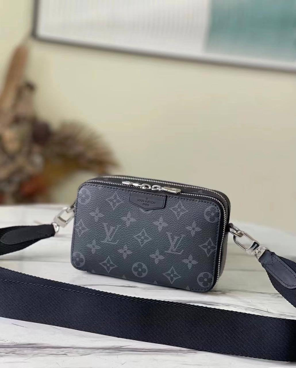 Louis Vuitton
LV Master
Crossbody bag 
200 dhs🇦🇪
With Original Box🎁
Zain33
♥️♥️♥️