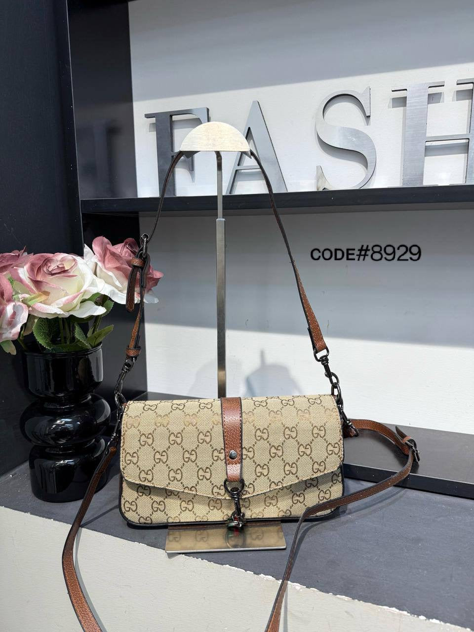 Gucci ᴇɴᴠᴇʟᴏᴘᴇ
sʜᴏᴜʟᴅᴇʀ ʙᴀɢ
ᴡɪᴛʜ ʟᴏɴɢ ʙᴇʟᴛ sᴛʀᴀᴘ
ᴍᴏɴᴏɢʀᴀᴍ ʟᴇᴀᴛʜᴇʀ
sɪᴢᴇ : 24 cm
65 dhs🇦🇪
Zain31
♥️♥️♥️