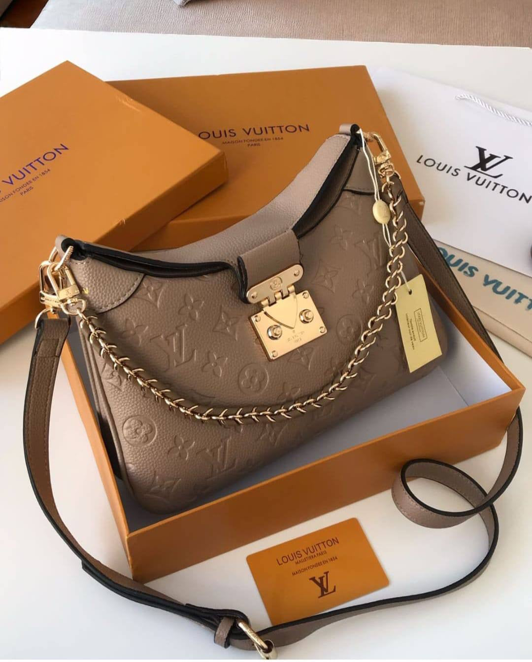 LV
ᴛᴡɪɴɴʏ MM ᴍᴏɴᴏɢʀᴀᴍ
ɢᴏʟᴅ ʜᴀʀᴅᴡᴀʀᴇ
sʜᴏᴜʟᴅᴇʀ sʟɪɴɢ ʙᴀɢ
sɪᴢᴇ : 27 cm
ᴡɪᴛʜ BOX
🎁🎁🎁
110 dhs🇦🇪
Zain31
♥️♥️♥️