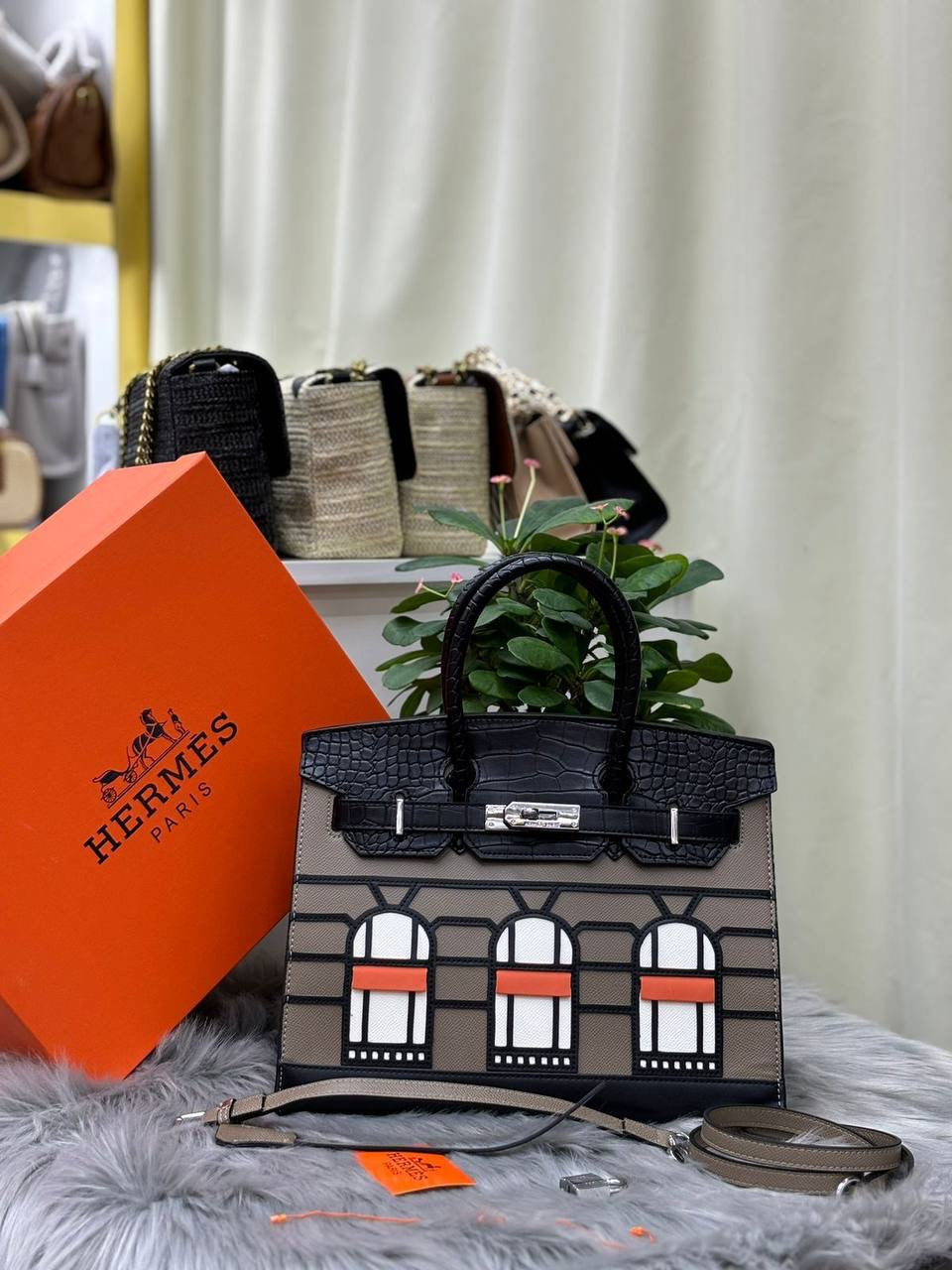 HERMES
SIZE……….25CM
130 dhs🇦🇪
with BOX
🎁🎁🎁
Zain244
♥️♥️♥️