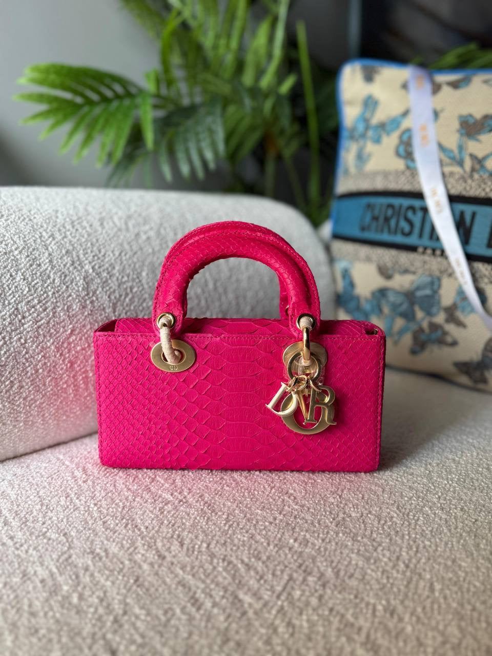 DIOR
     
  💗22 cm 🦋
Super Master 
🦋Available now 🩵💫
For Price 👇 WTSP Text Zain 0568585901
Zain246
♥️♥️♥️