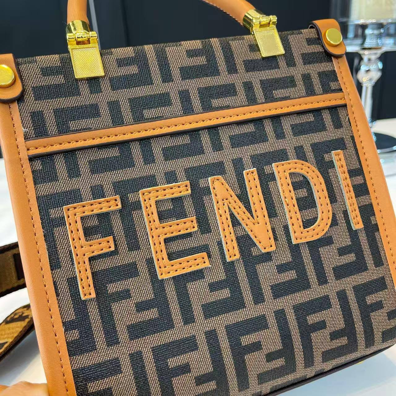 Fendi
19*19*7 cm
75 dhs🇦🇪
Zain17
♥️♥️♥️