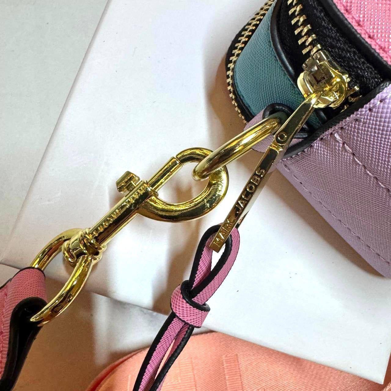 MARC JACOBS 
NEW CAME GOOD QUALITY 
WITH BOX 
🎁🎁🎁
90 dhs🇦🇪
Zain39
♥️♥️♥️