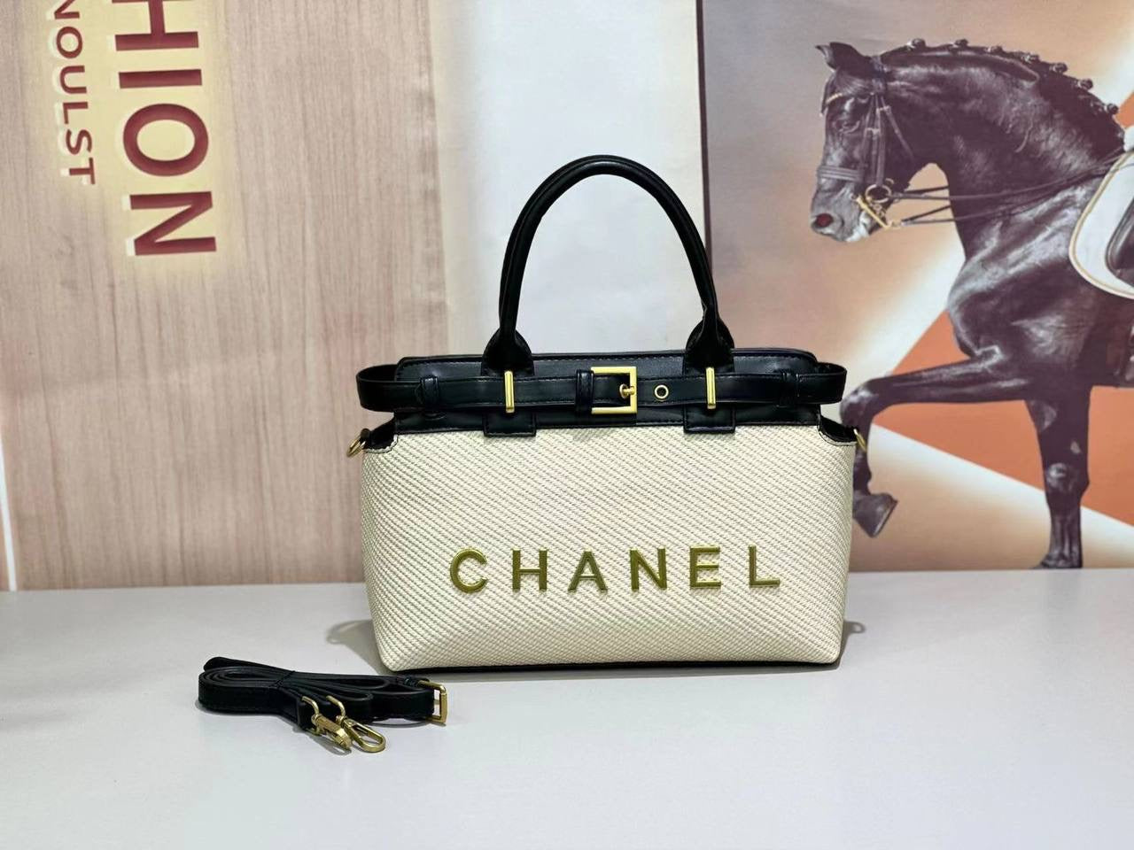 Chanel
WITH PAPAR BAG 
120 dhs🇦🇪
Good Quality
Zain154
♥️♥️♥️