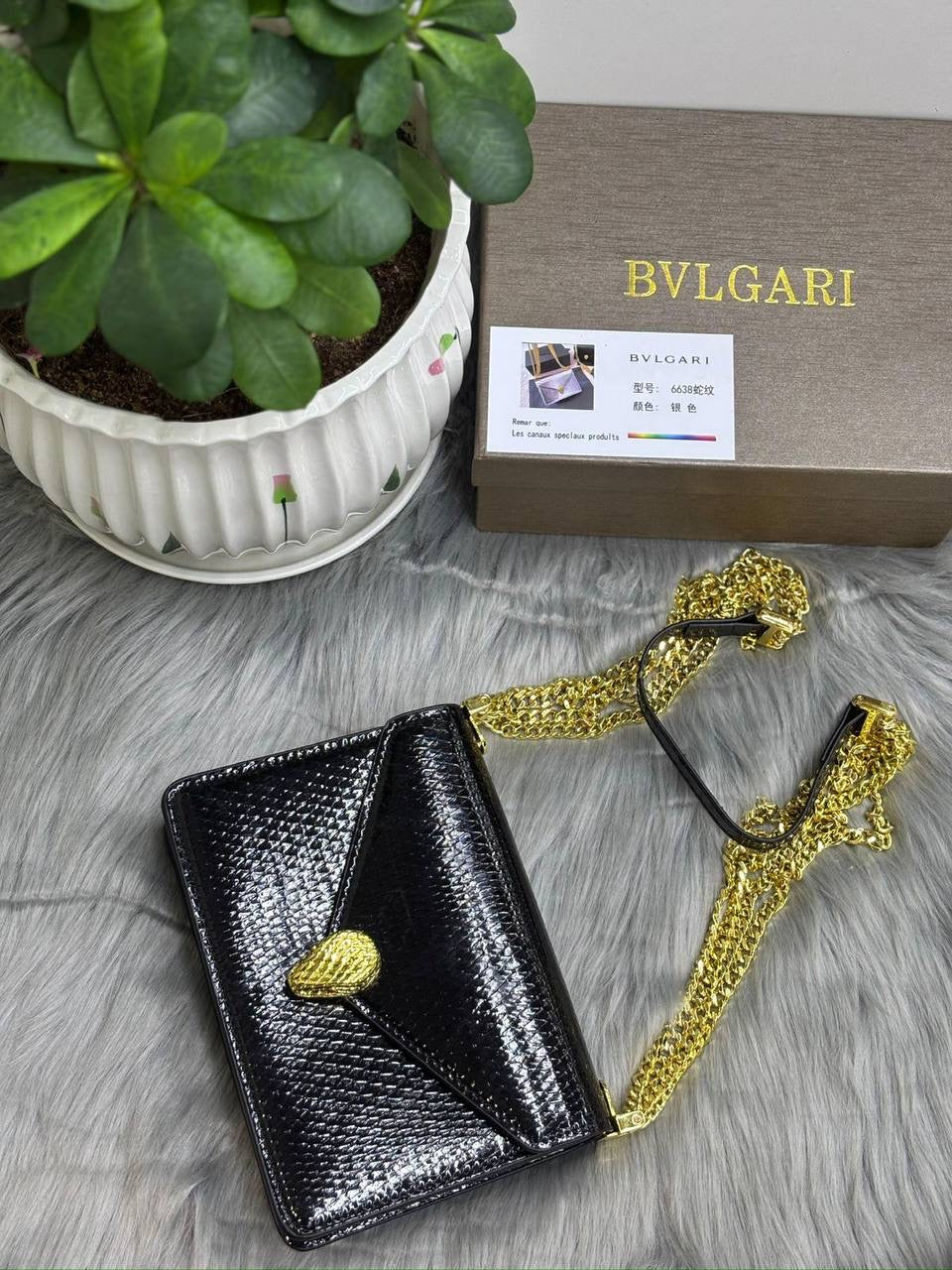 BVLGARI
SIZE  ………19CM 
105 dhs🇦🇪
With  BOX
🎁🎁🎁
Zain244
♥️♥️♥️