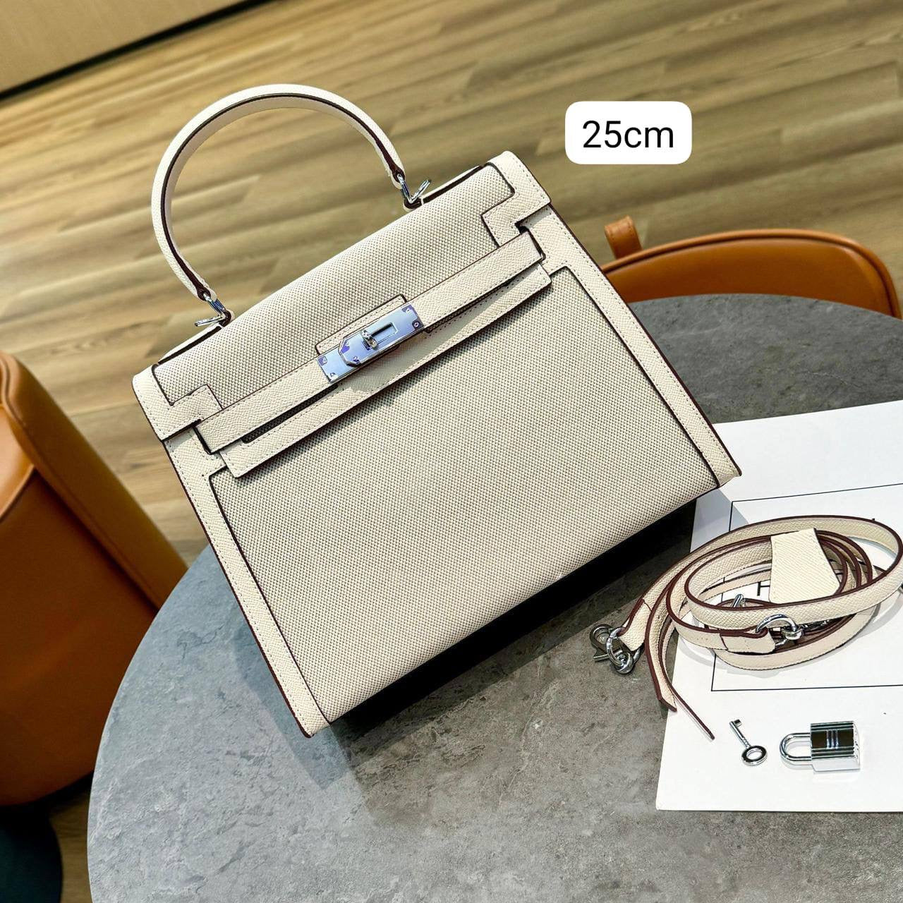 Hermes
Good quality 
with box 
🎁🎁🎁
105 dhs🇦🇪
Zain186
♥️♥️♥️
