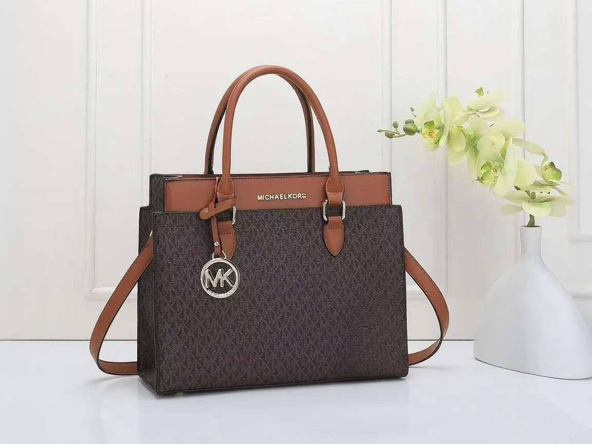 MK 
NEW CAME GOOD QUALITY 
100 dhs🇦🇪
Zain39
♥️♥️♥️