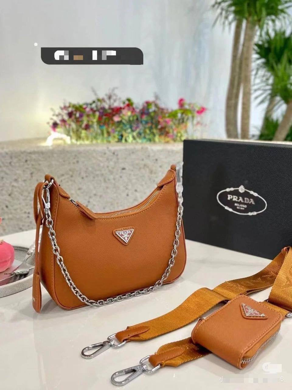 Prada 2 in 1
Size : 22.5 * 18 * 6 cm
95 dhs🇦🇪
with box🎁
Zain115
♥️♥️♥️